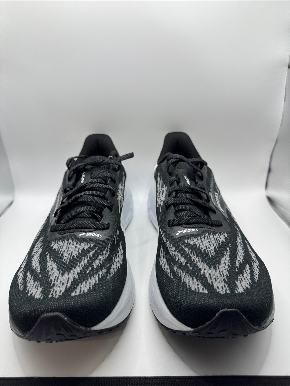 Brooks Launch 11 Running Shoe - Black & White - Picture 3 of 7